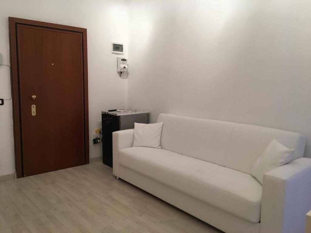 Milan Nice Flat In Red Metro エクステリア 写真